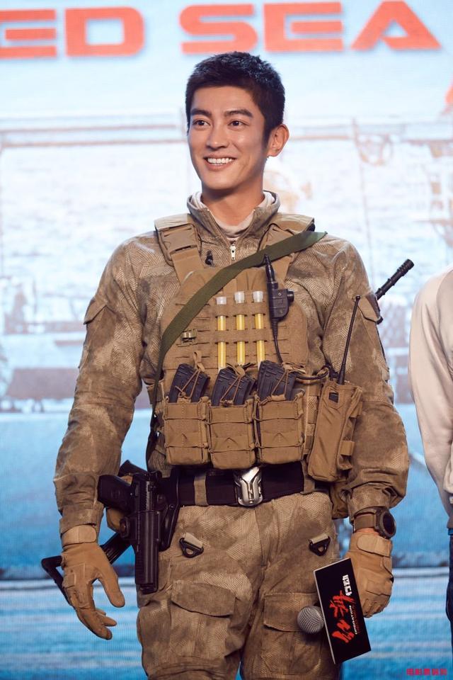 红海行动四大硬汉男主: 张译杜江被虐哭, 而他让人全程紧张