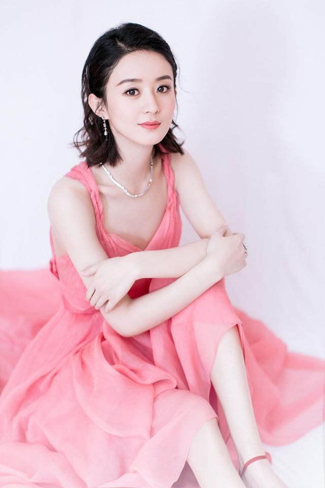 2010年,与何润东演绎爱情电影《我的美女老板》,逐渐崭露头角.