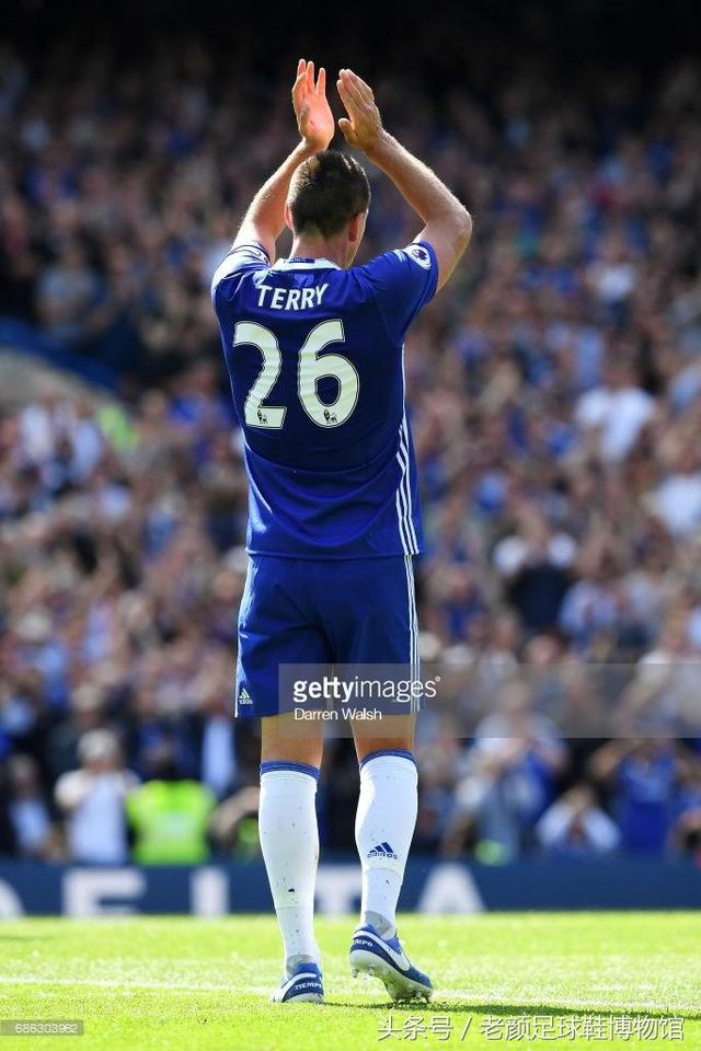 英超最强中后卫,他走后,切尔西散步踢球,铁血精