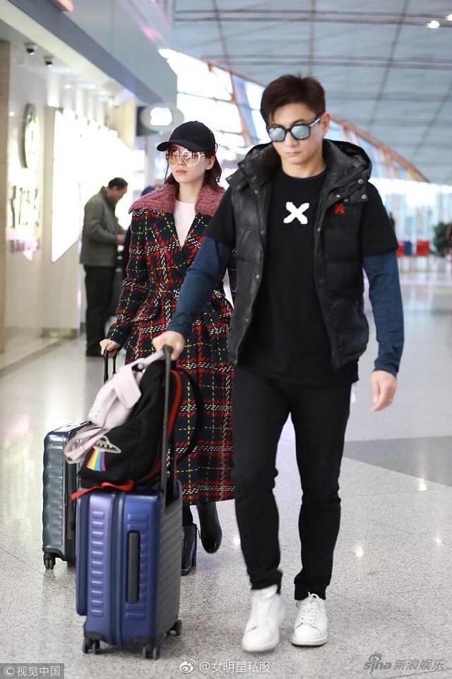 吴奇隆现身机场,脖子好粗和脸一样大,刘诗诗也