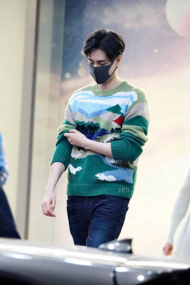 直男胡一天发条微博,瞬间评论区炸了,网友:真