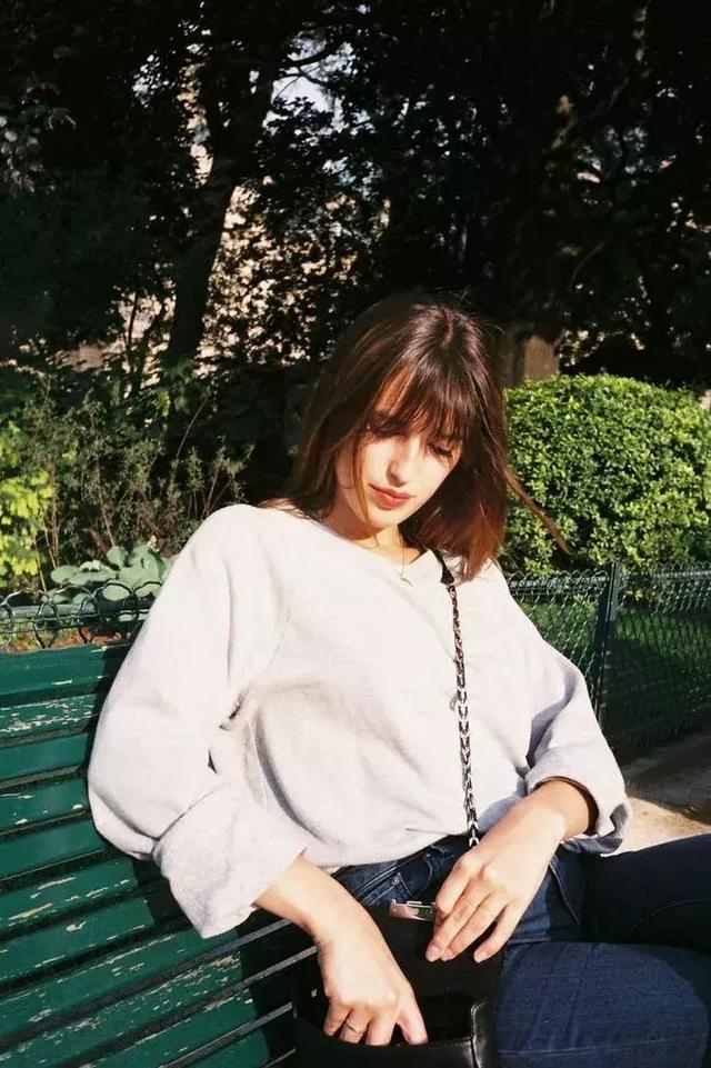 2018年不想让自己短发太老气,这样处理短发造