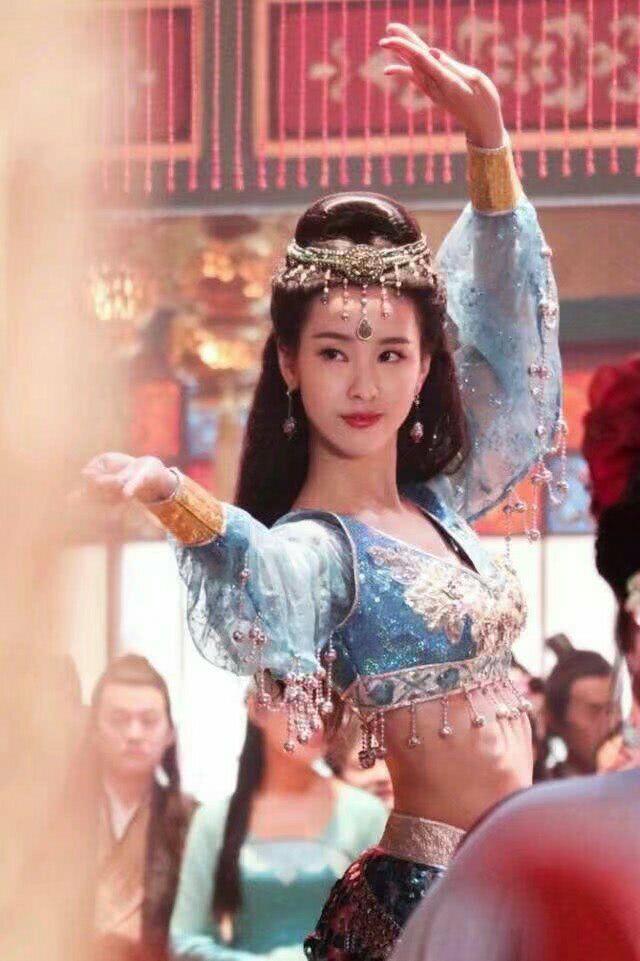 女神扮西域美人谁最美?陈都灵太瘦无美感,Baby美的很神秘!