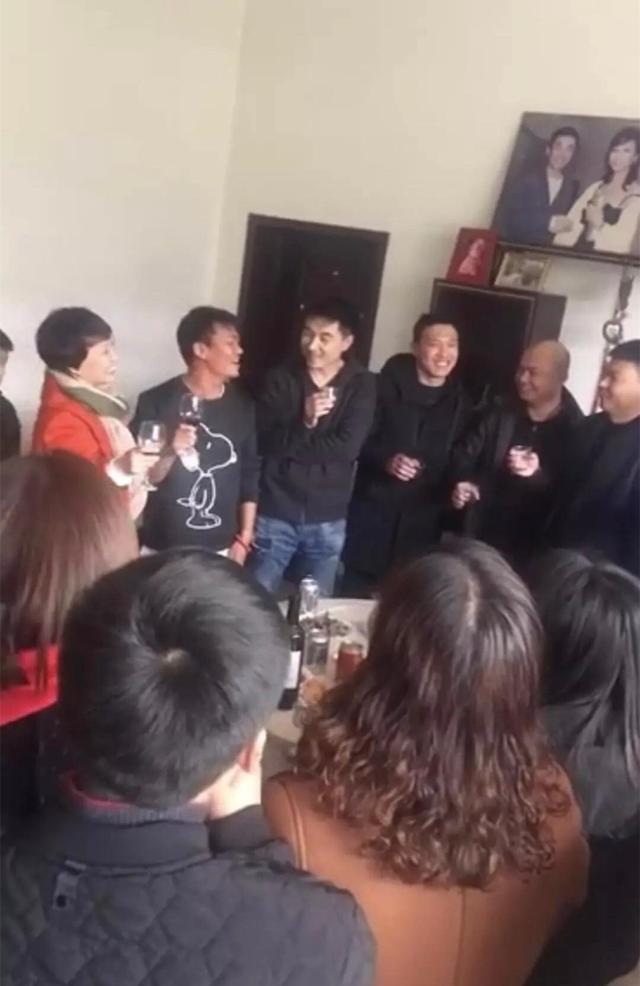 王宝强回老家过年接地气,马云回老家看透人性