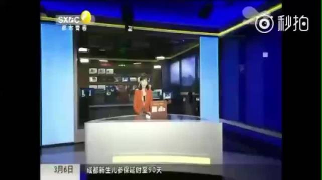 陕西看点 【西安一女子因感情纠纷马路上欲轻生 被好心人及民警救下】3月...