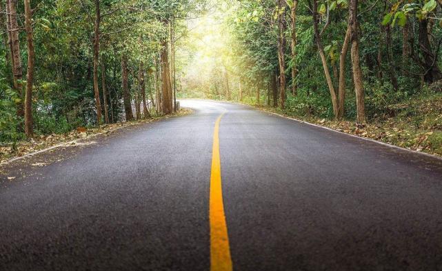 路上新添停车线你见过吗?临时停车要小心,否