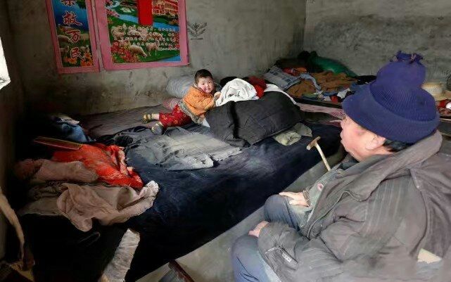 三个农村光棍和一个傻媳妇生活,结果让人意外!