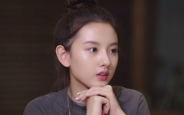 20岁的宋祖儿近照，整个娱乐圈都在等她长大，现在比张柏芝还美