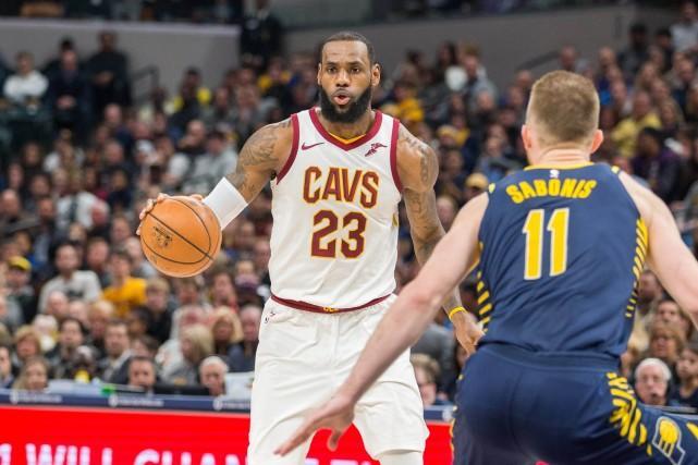 詹姆斯致命失误遭队友喷!詹姆斯:史蒂芬森打球