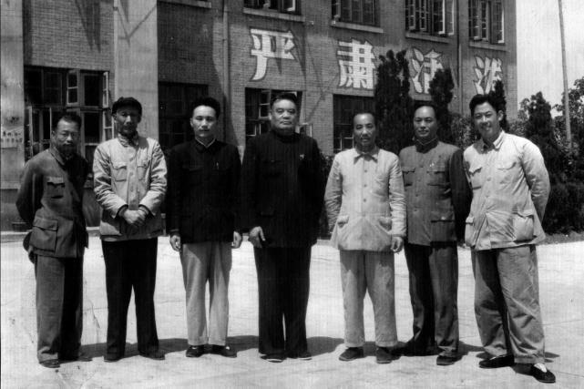 他虽未被授予军衔, 毛主席都要叫他大哥, 周总理