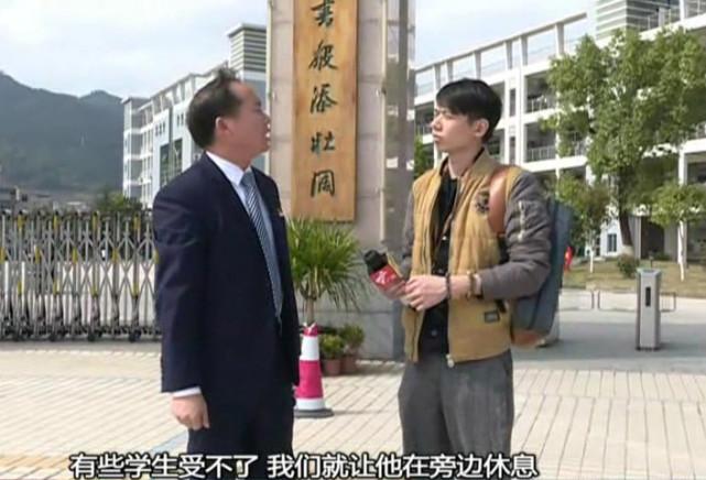 街坊:跪天跪地跪父母 这样跪着不好,其实激励方式很多种