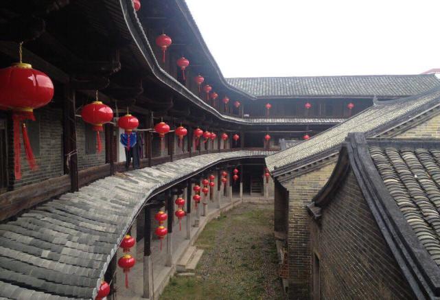 中国排名第一的省份，原来还有几个这么穷的地级市！
