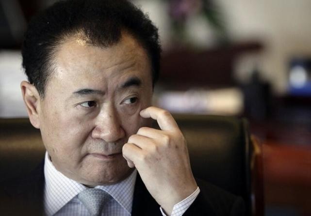 王健林万达年会落泪,他到底有多不容易?