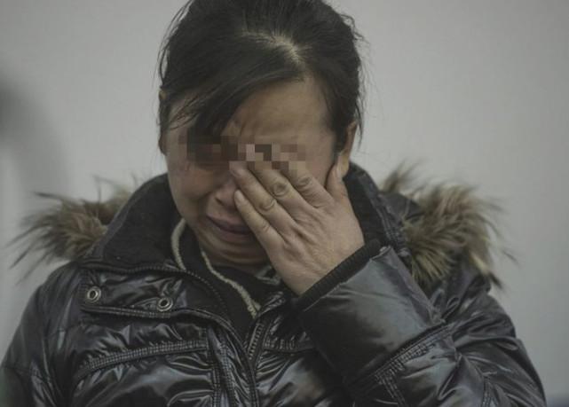 小丽的老公来回两地的忙乎,帮着老人和媳妇给孩子打防疫针和购买衣物