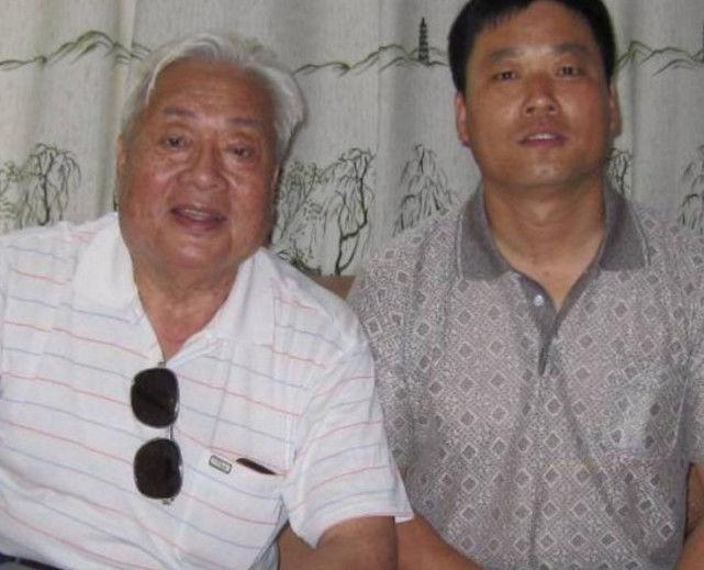 79岁"如来佛祖"近照, 路人朝他跪拜, 如今已很少拍戏