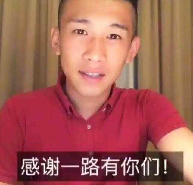 李天佑被封禁后首次现身,黑成木炭的他疑似做回老本行