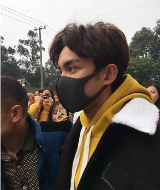 扒扒2018年七大艺考之星,易烊千玺遭粉围堵,林