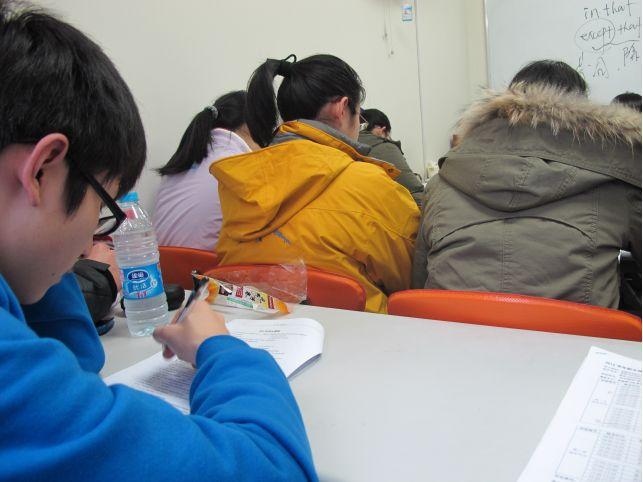 国家规定老师禁办补习班,作为家长你会举报孩