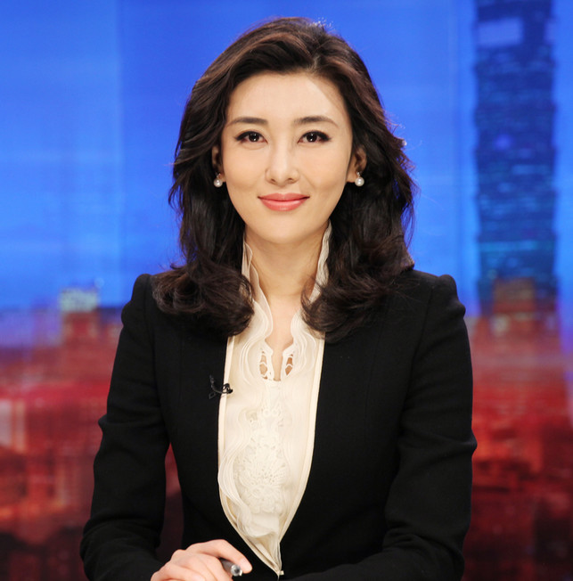 央视最牛女主持人,一个是第一名嘴,一个是第一美女