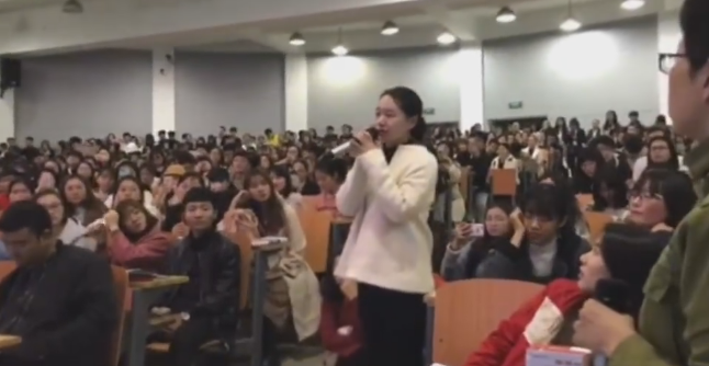 人气作家刘同遭私生饭持续骚扰一年多，无奈发博曝光