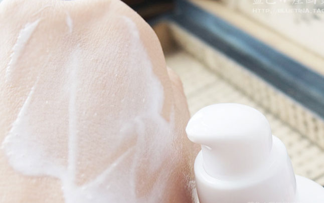 这款便宜乳液,洗完脸抹一抹,皮肤会越来越白!可