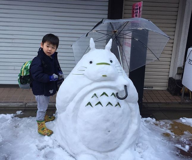 看完这些雪人后,不高兴的你 欣赏完这些富有创意的雪人,我们可以等