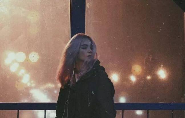 数名男子哭晕电影院心脏病发作 女友咆哮:丢不丢人