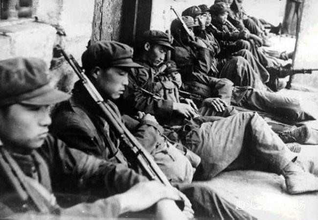 中越自卫反击战中的感人瞬间!