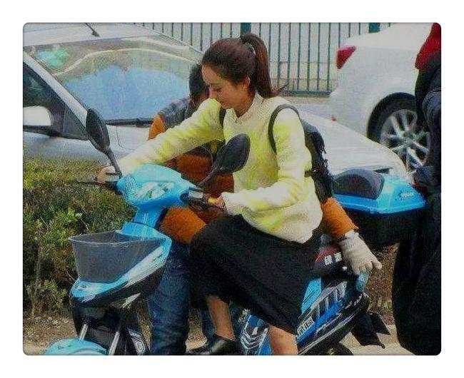 农村出身的她,骑电动车买打折菜,捐起款来却一点也不