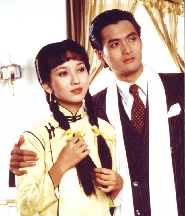 时隔多年赵雅芝与周润发再同框 八个女人一台戏想不热闹都难