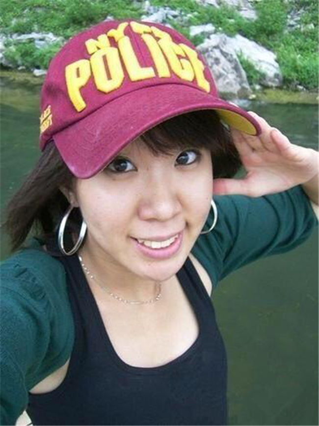 61岁苏小明全家照：丈夫是法国人，女儿不似混血儿与她共用一张脸