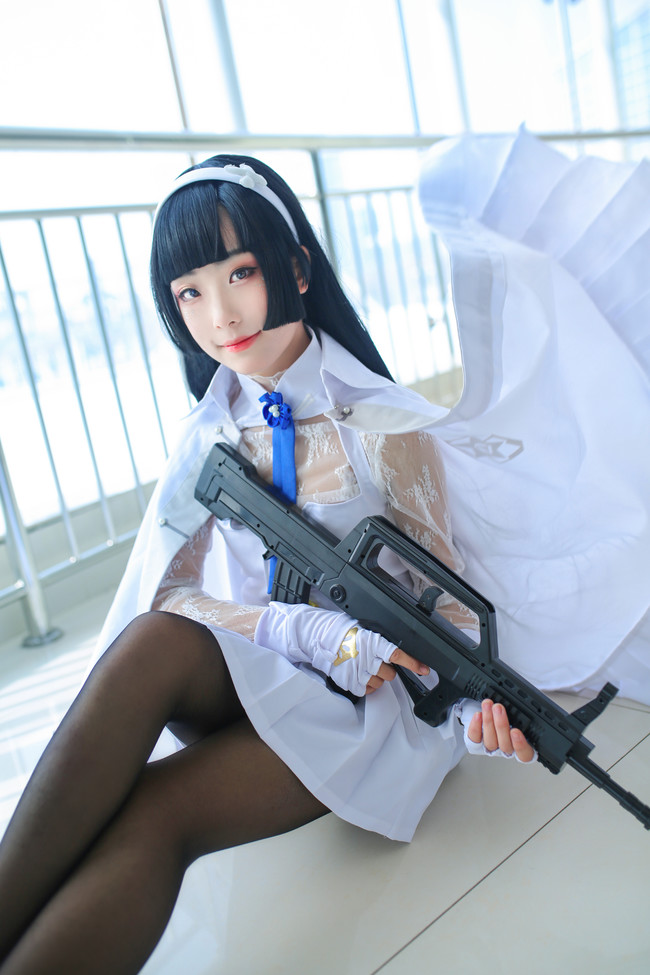 少女前线九五式COSPLAY,这位白裙黑丝小姐姐你喜欢吗?