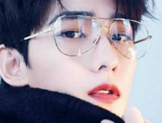 盘点娱乐圈男星涂口红的样子,杨洋太美,最后一