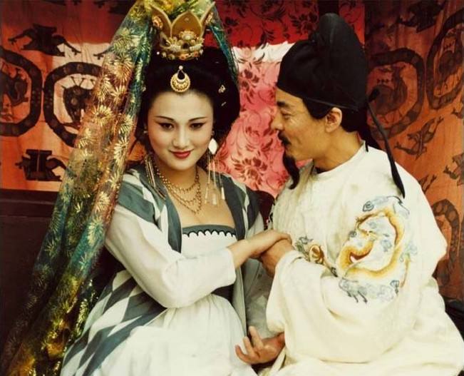 电视剧《唐明皇》演员现状:他娶美妻老年得子,她做老板大红大紫