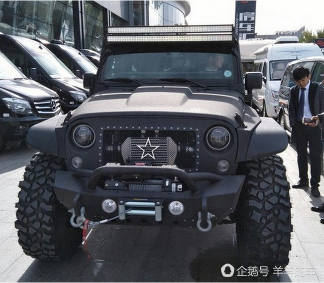 远观以为是某款车近看却迷糊了不知道是什么车