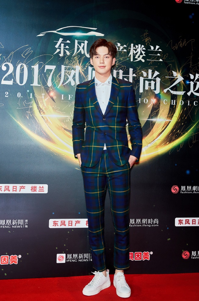 男星格子造型大pk,最呆萌曾希瞬最个性是他,你家爱豆排第几?