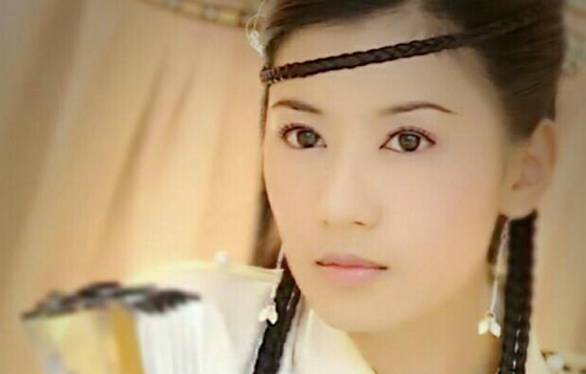 新版赵敏扮演者陈钰琪离开PS,变成这样,网友