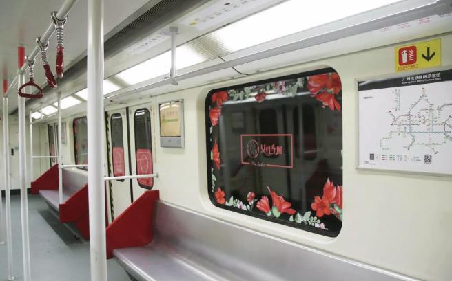 广州一女性车厢挤满男性,结果男人女人都无奈