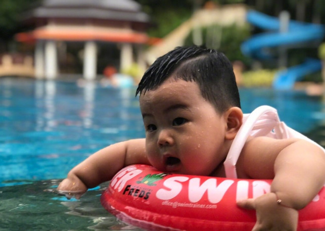 王雷李小萌带儿子回老家过年，大胖小子太抢镜！这对夫妻才真实