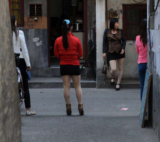 站街100的生存法则与行业真相,底层女性的挣扎与曙光