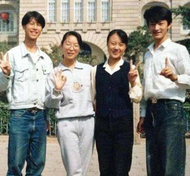 明星学生时代照片曝光,林更新秀气,网友:黄晓明的变化