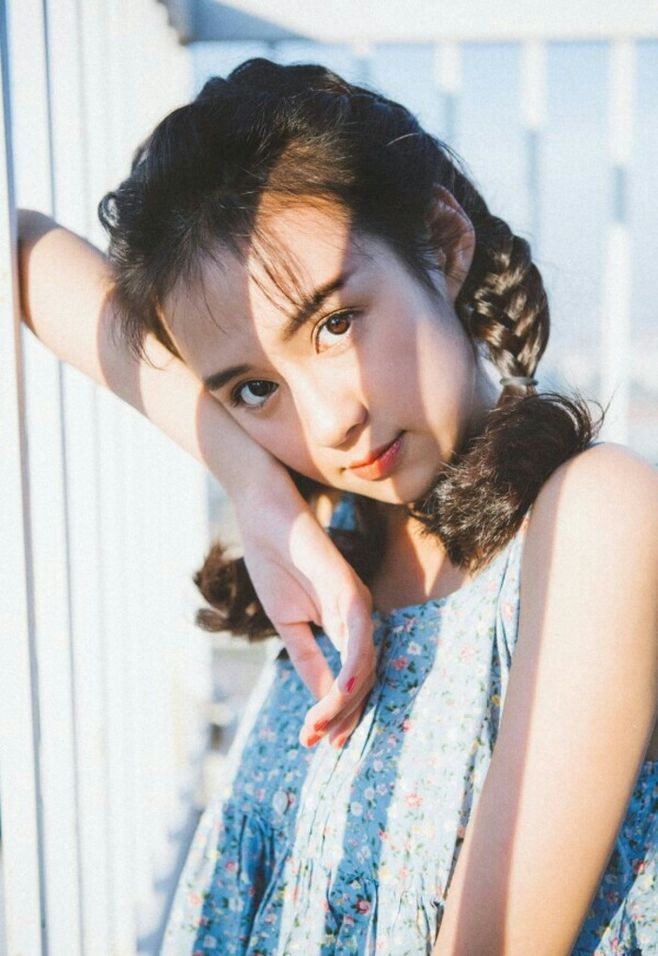 郑合惠子妩媚动人 青春气息活力无限