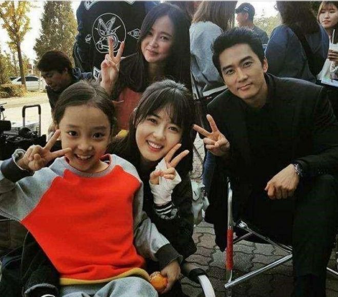 宋承宪高雅拉公开恋情,曾私下多次聚会,刘亦菲