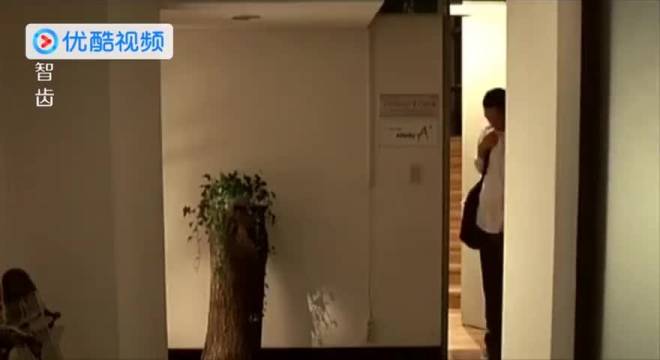 美女老师为了满足男学生好奇心，无奈竟答应他无理要求！  ​|美女|学生|老师_新浪新闻