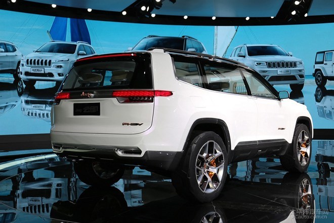 Jeep新7座SUV路试谍照曝光 或命名大指挥官