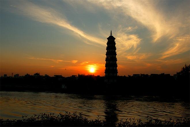 东莞有一个以神话故事为主题的公园, 园内还有一座古塔