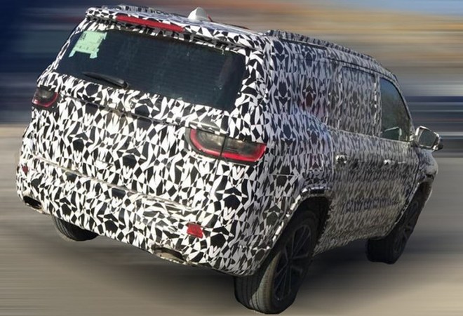 Jeep新7座SUV路试谍照曝光 或命名大指挥官
