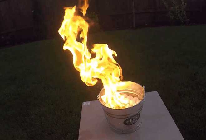 将乒乓球用打火机点燃后会怎样? 测试后乒乓球