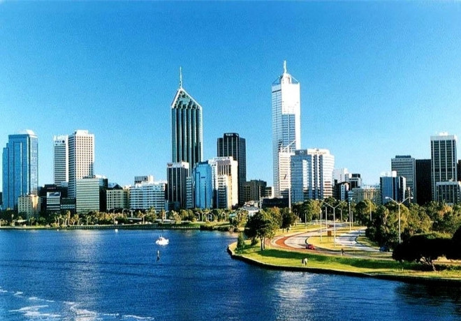 天鹅河沿岸景色真的称得上是最美丽的城市景观.