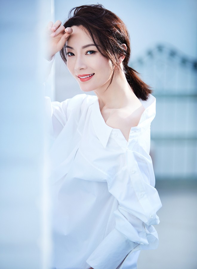 陈数生日写真优雅温婉 中生代演员自律美引关注
